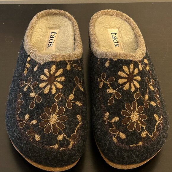 TAOS Woolderness 2 Sz 40 US 9 Embroidered Wool w/ Faux Fur Lining Clogs Shoes - Picture 3 of 5